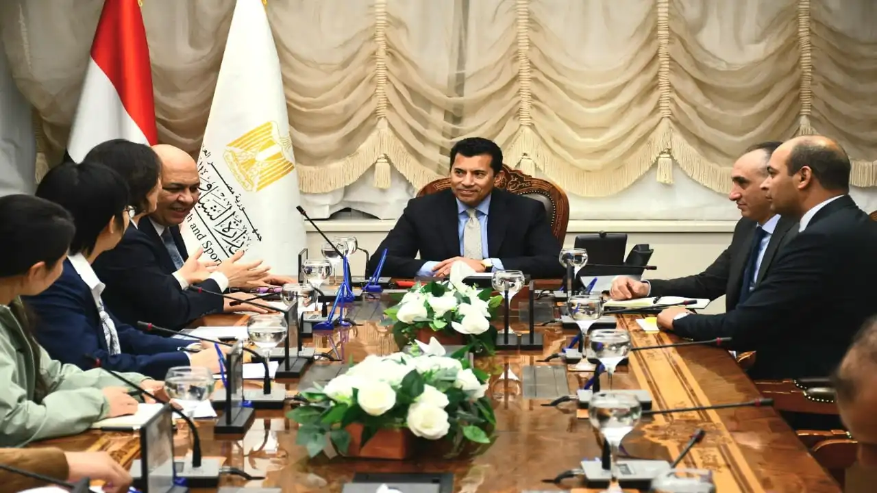 وزير الشباب والرياضة يستقبل سكرتير الاتحاد الدولي للوشو كونغ فو لبحث التعاون المشترك واستضافة بطولات دولية
